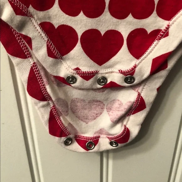 Old Navy Red Heart Print Kids Bodysuit - Picture 3 of 3